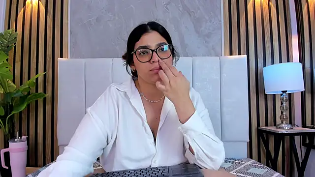 carlotta_de_velour - Carlotta_de_velour's free webcam - UK Sex Cams