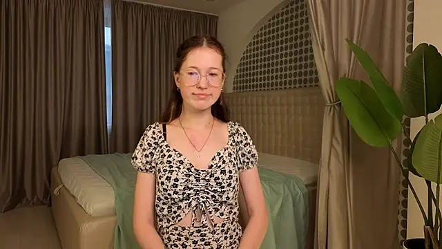 mirafenech - MiraFenech's free webcam - UK Sex Cams