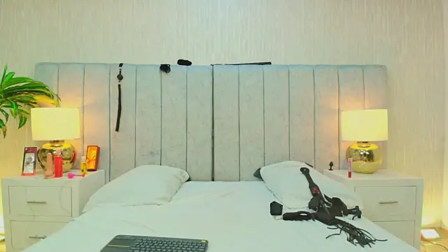 victoria_606 (Ask my age) - SLAP IN ASS X5