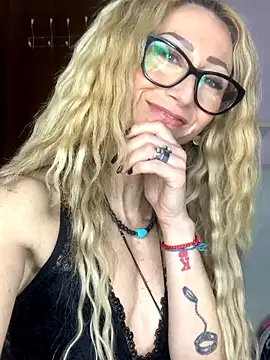 harleyejoker1 Live Webcam on Stripchat