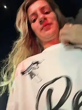 evvamur (F young) - take a shower with a dildo