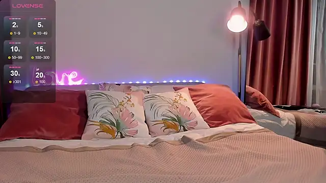 ellarosss (F young) - show nipples