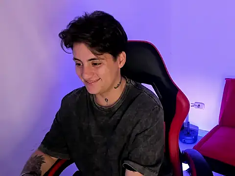 peytonbox (T young) - show nakerd and oil