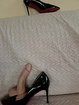 HotWifeLyn68 Live Webcam on Stripchat