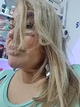 alexxiaamat (F mature) - big squirts in public