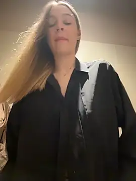 sashacatt (F young) - Masturbation completely naked 😈