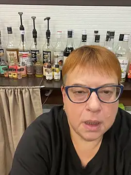 klio5678 (F mature) - cum in mouth