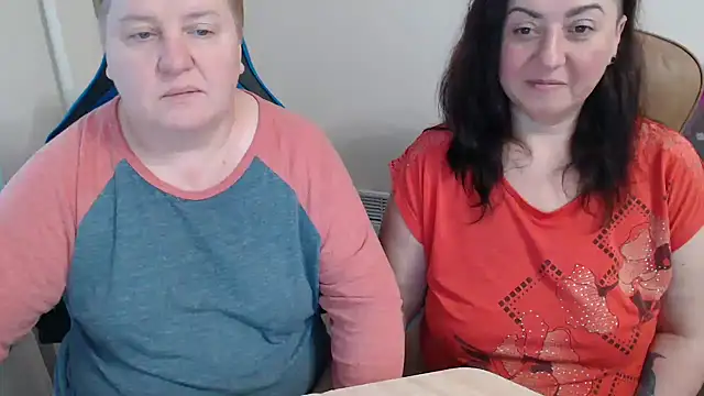 bertie_adeline (G milf) - hot kiss and lick  boobs