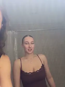 melissapinkiss (Ask my age) - Cam show in a bubble bath