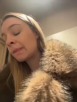 sashacatt (F young) - Masturbation completely naked 😈