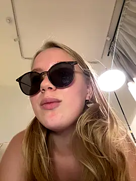 little_forest_elf (F young) - Cumshow with my creamy pussy✨