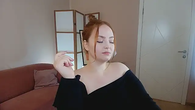 blessbinny (F young) - show tits and oil up