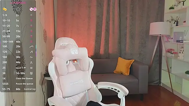 lovella_lips (F young) - show nipple and pinch