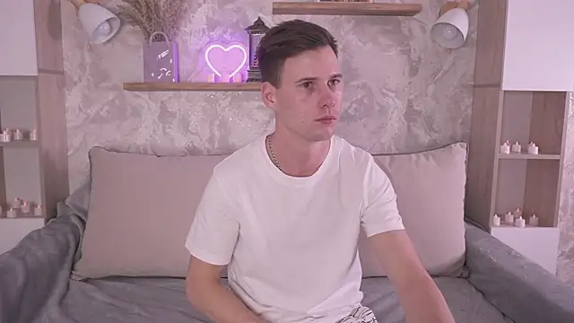 pashaandmila (G young) - Hi, we're not naked in the free chat.