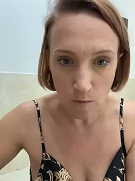 umatruewoman (F milf) - tease in Doggie