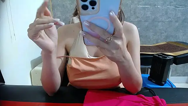 hotqueen (F young) - make me moan-naked