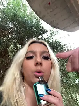 hotamanda01 (G teen) - Public naked girl