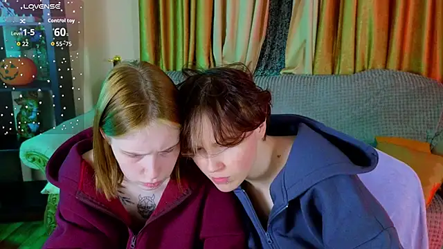 girls_fingers (Ask my age) - sweet kiss