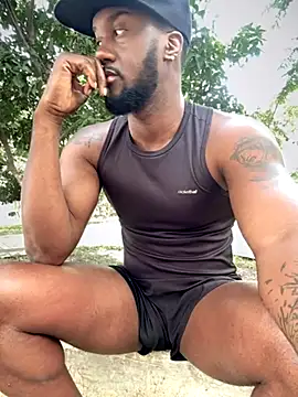 blackdrey18 (Ask my age) - In the park cock hard