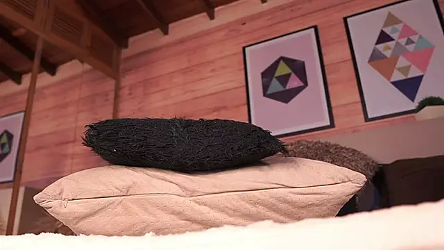 izzywild (F young) - Squeeze breasts + Slap 🥵