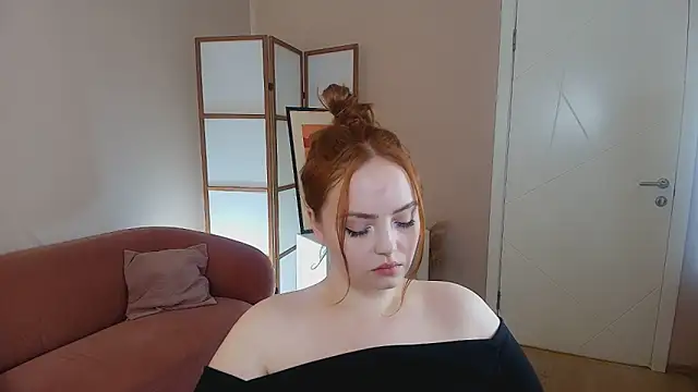 blessbinny (F young) - show tits and oil up