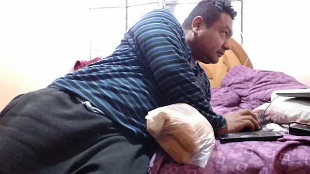 nakedlima (Ask my age) - show penis head and balls