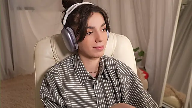 mystica_ (F teen) - cameltoe