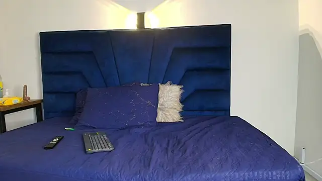 sharon_stone5 (F milf) - finger in the ass