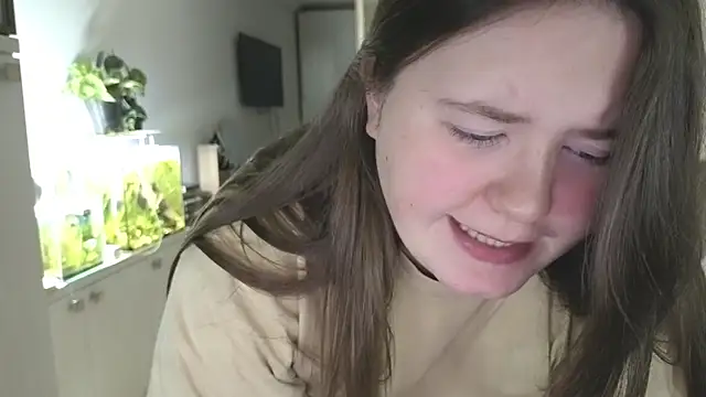 remirann_ (F young) - boobs and nipples tease and play