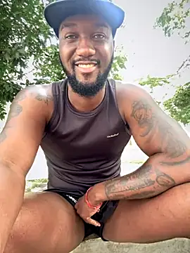 blackdrey18 (Ask my age) - In the park cock hard