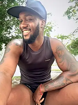 blackdrey18 (Ask my age) - In the park cock hard