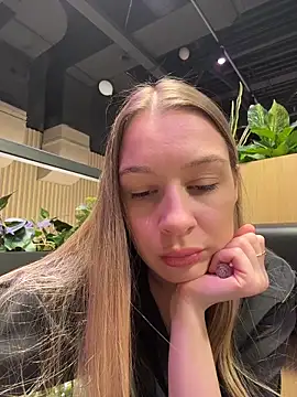 sashacatt (F young) - Masturbation completely naked 😈