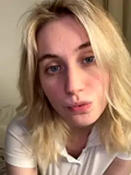 HoneyRay Live Webcam on Stripchat