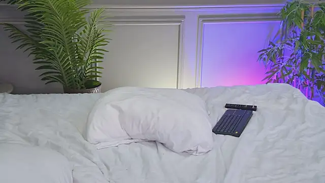 trishawinslet (F young) - make my pussy wet and creamy