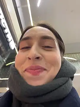 holly_play (F young) - Fuck tight wet pussy hard w 2 fingers