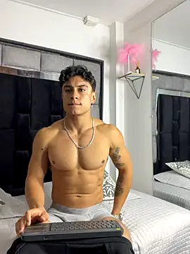 mr_muscle (M young) - naked I pull my hard cock and flex