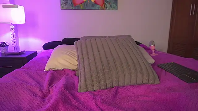 gala_monroe (F young) - ice show on my tits 🧊🥵