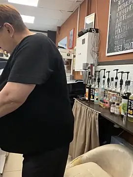 klio5678 (F mature) - cum in mouth