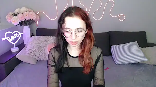 mini_diva (F young) - Play with pussy