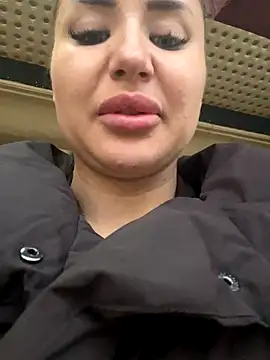 beautydiamond (F young) - Squirt under table