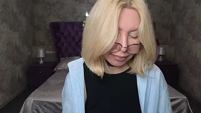 wendy_waves (F mature) - I’ll pour myself some delicious and arom