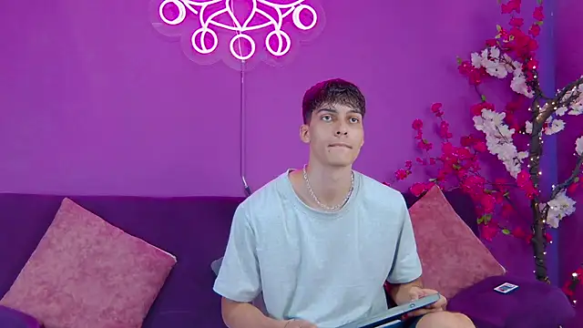 alessiovitale (M twink) - Spread my ass 🍑