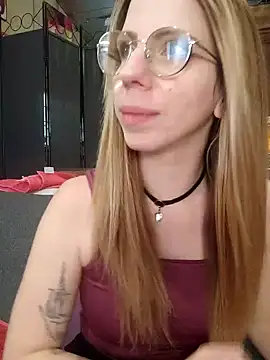 lorna_h (F young) - Nue + 4 doigts chatte + 🎁