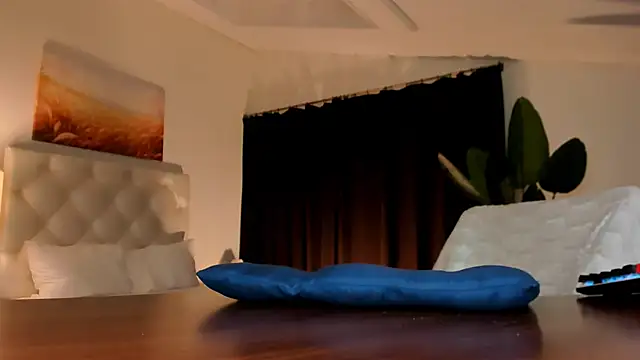 footfetish_baby (F young) - EACH OF YOUR TOKENS - KISS FOR MY FEET