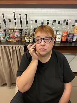 klio5678 (F mature) - cum in mouth