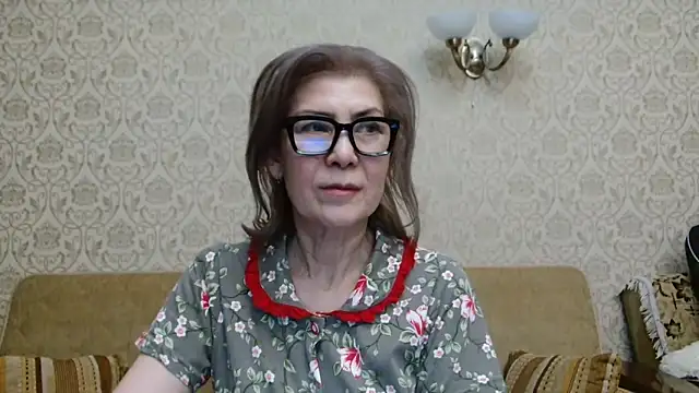 elegant00lady (Ask my age) - Авто