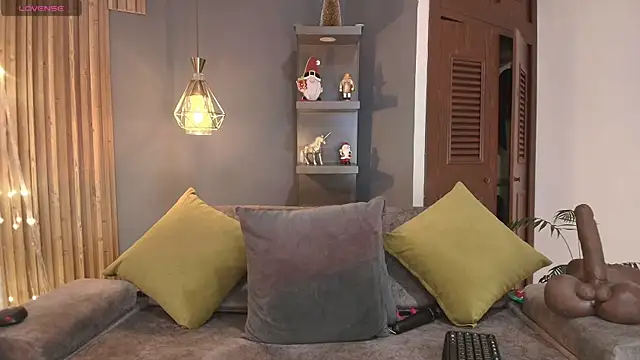 christiekroes (F milf) - Pasarela with hig boots