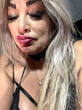 scarlett_sexx69 (Ask my age) - BOUNCE TITS WITH OIL