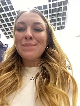 Sweet___Emily Live Webcam on Stripchat