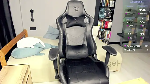 Web-cam-angel live cam screenshot female from Russia on OhMiBod.Show — Interactive Live Cam Play